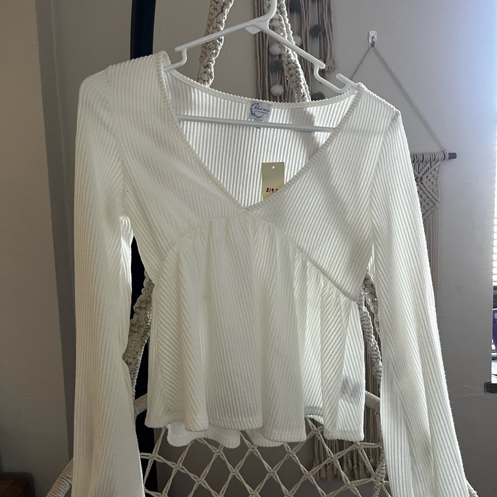 Elegant White Ribbed Women's Top